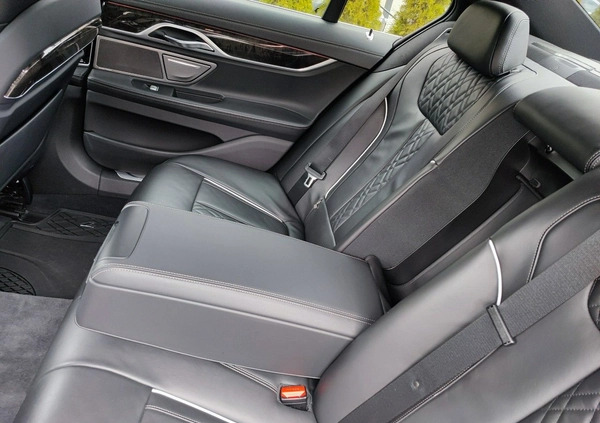 BMW Seria 7 cena 155000 przebieg: 125515, rok produkcji 2016 z Piotrków Trybunalski małe 781